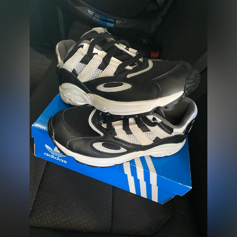 LXCON 94 'Black White' – Size US 7 - Picture 1 of 4